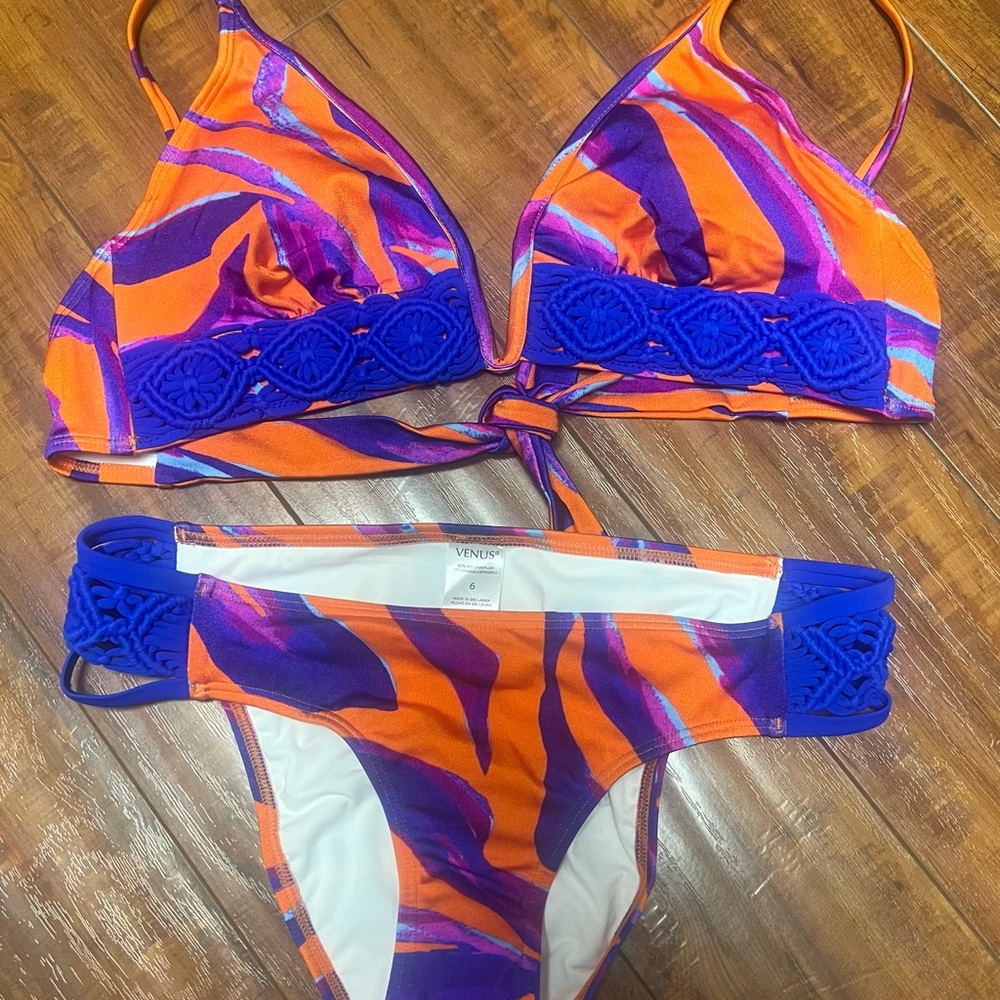 BRAND NEW VENUS Swimsuit; Never worn, has removable cups.
